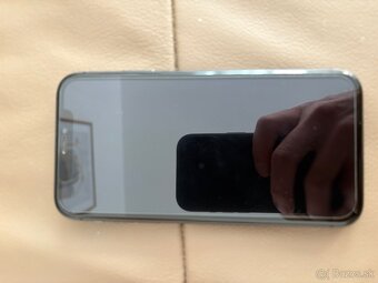 Predam Apple Iphone 11 64GB cierny - 2