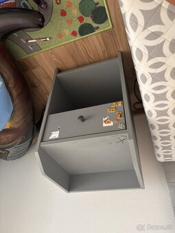 postel aj s nocnym stolikom - 2