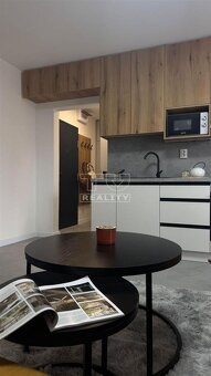 NA PREDAJ ŠTÝLOVÝ, MODERNE ZREKONŠTRUOVANÝ 1,5 IZBOVÝ... - 2