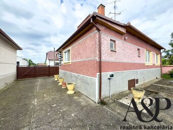 RODINNÝ DOM S GARÁŽOU, LETNOU KUCHYŇOU A POZEMKOM 1130M2, SE - 2