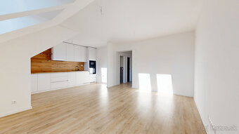 POLIANKY / Priestranný 3-izbový byt s loggiou a kuchynskou l - 2