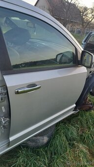 Dodge Journey. Pravé přední dveře. Překážejí - 2