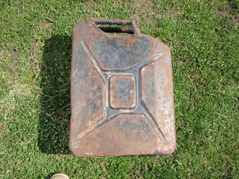 1943 Wehrmacht MIAG kanyster na palivo. - 2