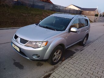 Mitsubishi Outlander - 2