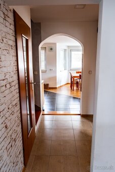 Moderný poschodový 5i rodinný dom so suterénom v Šoporni - 2