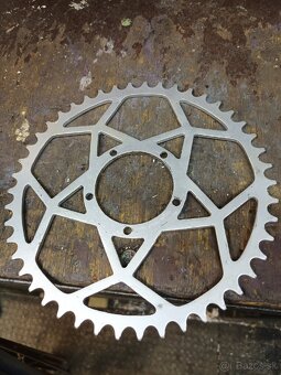 ZBROJOVKA STARY DAMSKY BICYKEL - 2