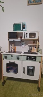 Drevená kuchynka + mikrovlnka - 2