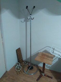 KOVOVý VEšIAK 185CM - 2