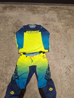 Dres a nohavice kenny - 2