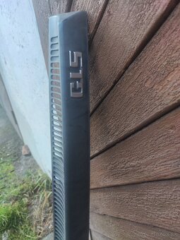 Zadné krídlo n kapotu - 2