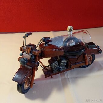 drevený model motorky s fľaškou - 2