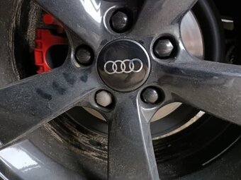 Stredové krytky - pukličky kolies AUDI . - 2