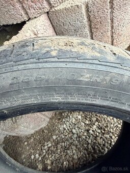 Nexen 255/40ZR19 - 2