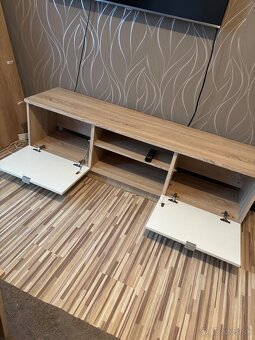 Stolík pod TV - 2