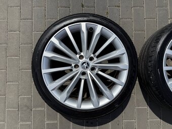 Predam r19 Trinity 5x112 8j et44 letné pneu - 2