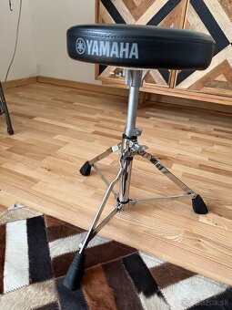 Bubenícka stolička - Yamaha DS550U - 2