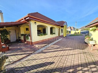 Veľmi pekný 4 izbový dom s garážou, terasou a pozemk… - 2