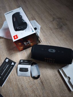 JBL Charge 5 čierny - 2