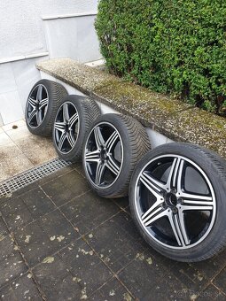 Mercedes 225 40 18 continental. - 2