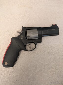 Taurus 44 magnum revolver - 2