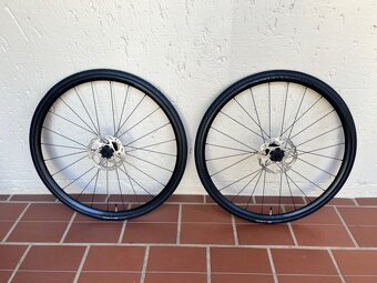 Zapletené kolesá Bontrager Paradigm SL + plášť - 2