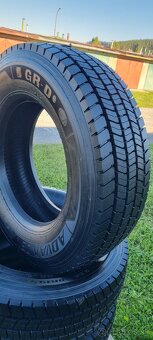 Predám nákladné pneu 265/70 R19,5 - 2