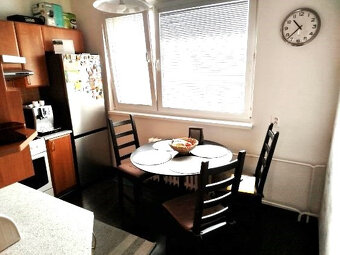 Priestranný 3-izbový byt (64 m²) s loggiou – ideálne bývanie - 2