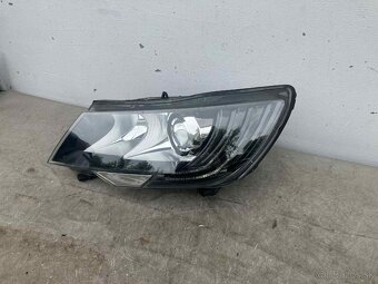 ŠKODA SUPERB 2 II LIFT 2013- ĽAVÝ PREDNÝ XENON SVETLO - 2