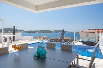 Chorvátsko, ROGOZNICA - Luxusná vila s nekonečným bazénom pr - 2