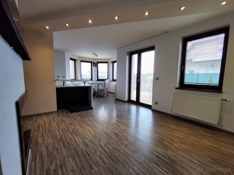 VÝHODNÁ KÚPA - SAMOSTATNÝ RODINNÝ DOM S GARÁŽOU - 2