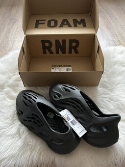 Adidas Yeezy Foam RNR Carbon - 2