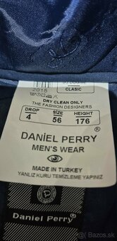 TMAVOMODRÝ OBLEK - 2