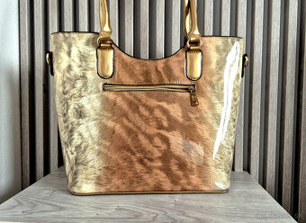 Lakovaná kabelka zlato-hnedá - 2