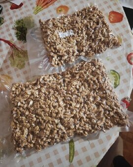 Vlašské orechy lúpané - 2