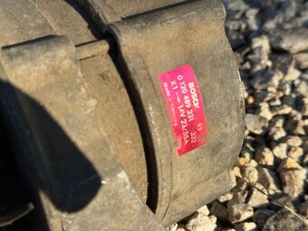 Alternátor Mercedes 190D - 2