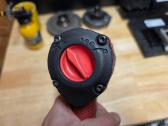 Predám pneumatický rázový uťahovák 1/2" - 2