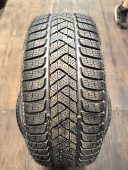 Pirelli Sottozero 3 225/40 R19 93H Runflat - 2