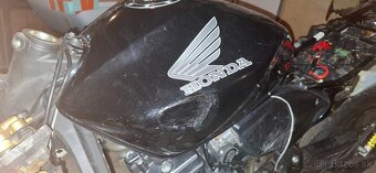 Honda CB600 F Hornet 2007 nádrž - 2