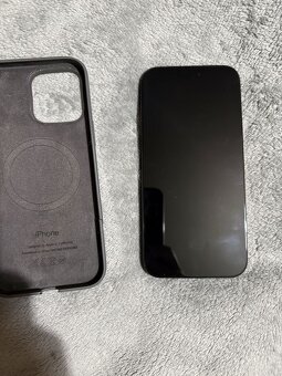 iPhone 16 Pro Max 256GB titanově černý - 2