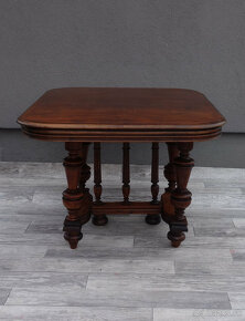 Stôl starožitný z 19 . storočia. - 2
