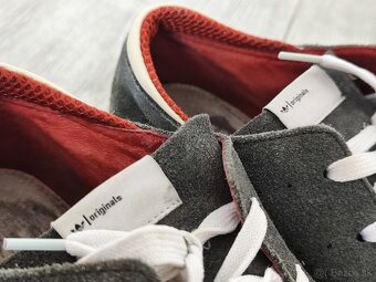 ADIDAS 41-42 - 2