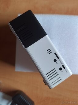 Mini projektor +plátno. - 2