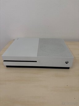 Zdravím, mám na predaj hernú konzolu Xbox One vo verzii S - 2