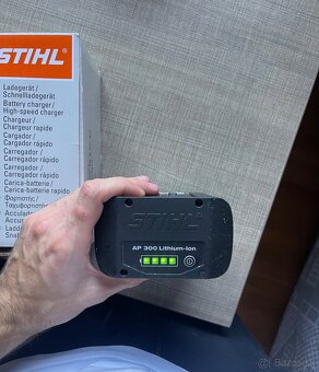 STIHL nabíjačka a akumulátor - 2