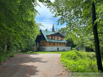 Exkluzívne: Veľká chata na peknom mieste Kokava-Línia. - 2