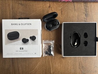 Bang & Olufsen E8 (3rd generation) - 2