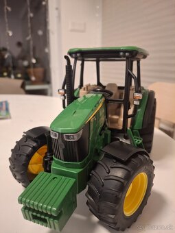 Traktor Bruder John Deere 5115M - 2