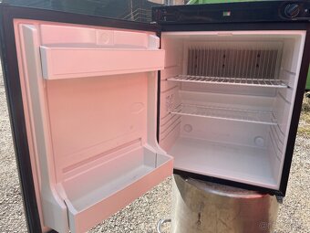 Dometic 12v 220v plyn - 2