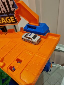 Hotwheels ultimate garage - 2