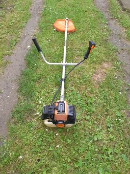 Krovinorez stihl 130. - 2